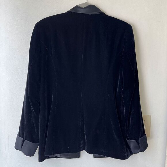 NWOT Midnight Blue Velvet Blazer Black Satin Lapel Cuffs Size M - Picture 2 of 9